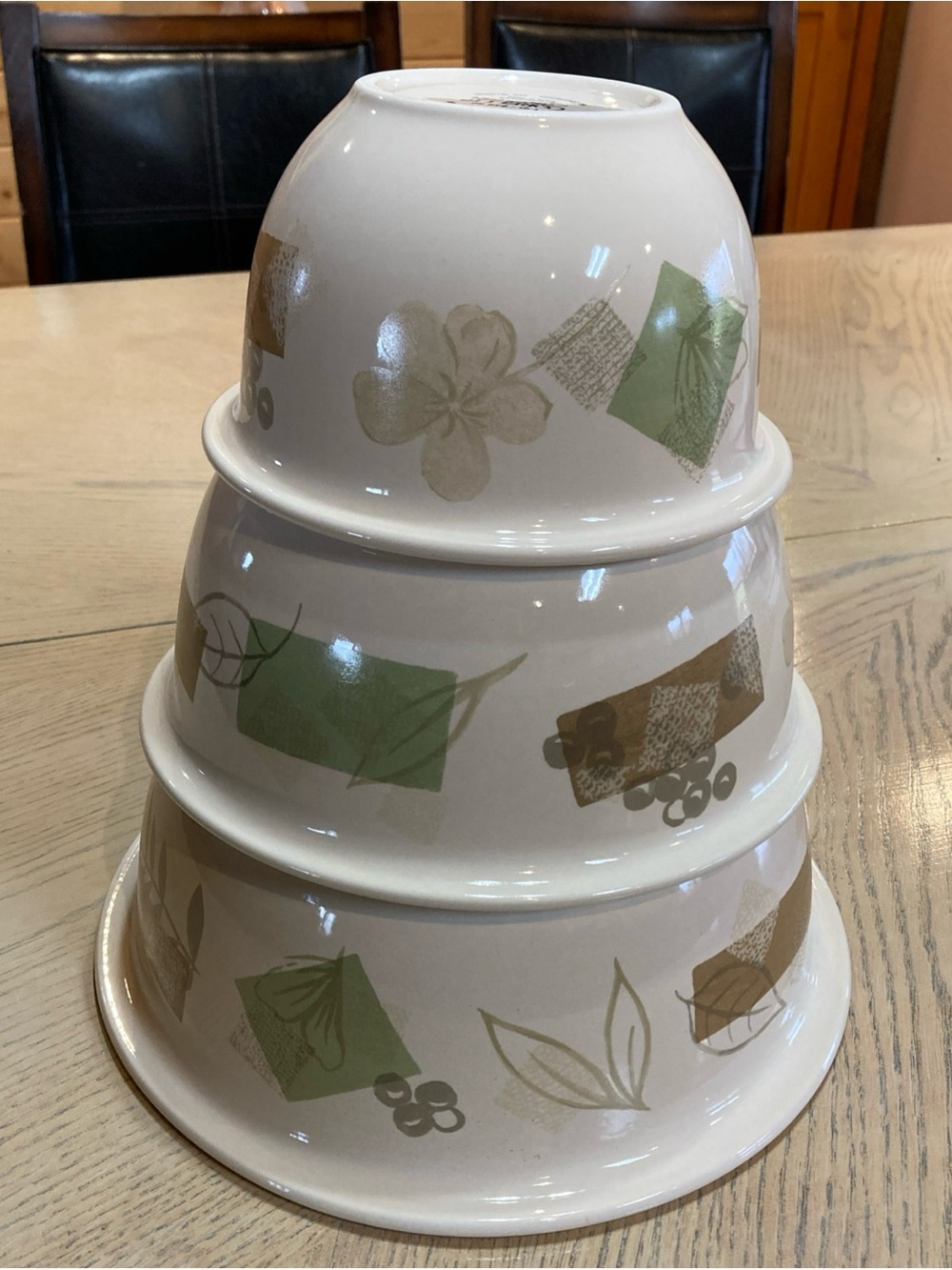Corelle Coordinates, Textured leaves pattern, stoneware nesting bowls.